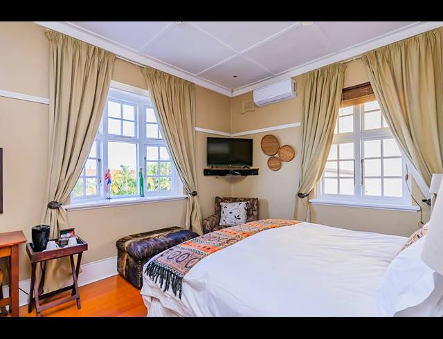 7 BEDROOM HOUSE FOR SALE IN ESSENWOOD